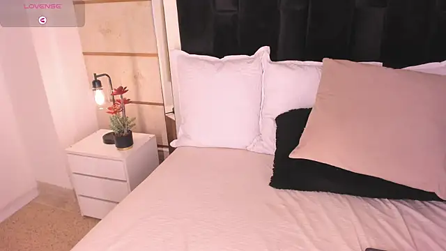 Crystal_Rose__'s Live XXX Chat