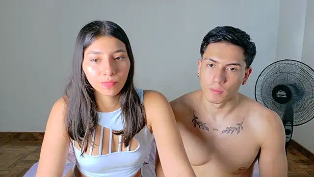 ScarlettAndLucasのライブXXXチャット