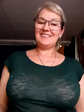 Chat +18 de irinamaux ao vivo