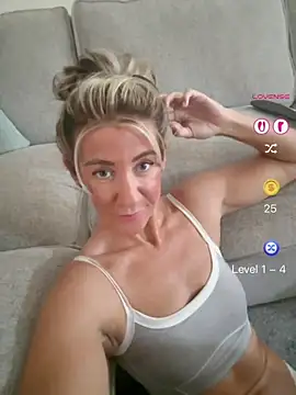 Aurelia-Vex's Live XXX Chat