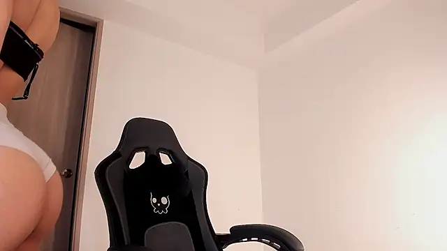 XXX chat uživo modela skinnyy__16