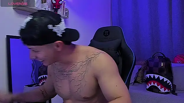 ASHTON_HILS élő XXX-chatje