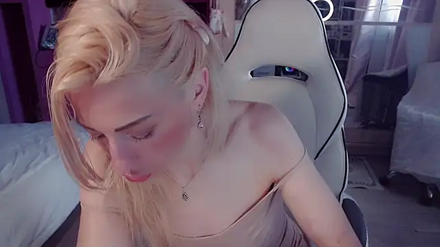 Chatroom XXX en direct de AnnieGOld_