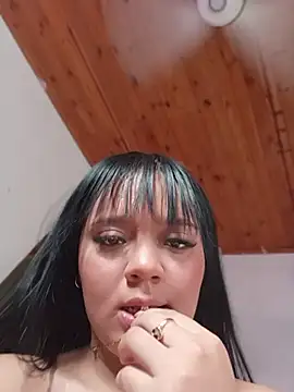 Katy_RoseX Adlı Modelin Canlı XXX Sohbeti