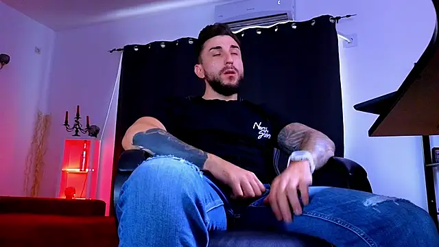 צ'אט XXX בשידור חי של MightyAaron66