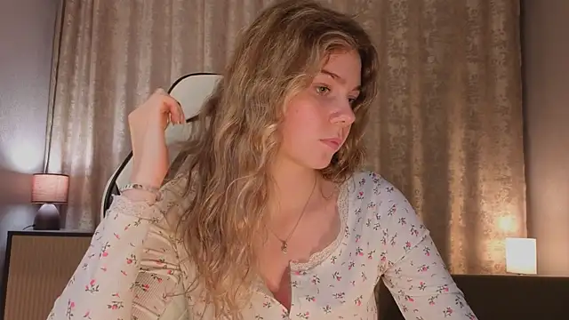 צ'אט XXX בשידור ח י של DonaDebore