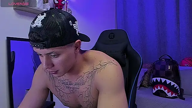 ASHTON_HILS – Naživo XXX chat