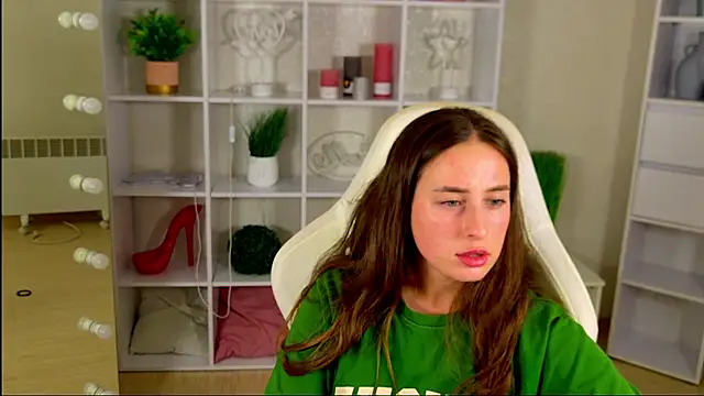 Chat +18 de NadinnL ao vivo