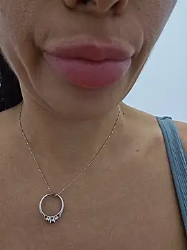Chatroom XXX en direct de KatiaDivine