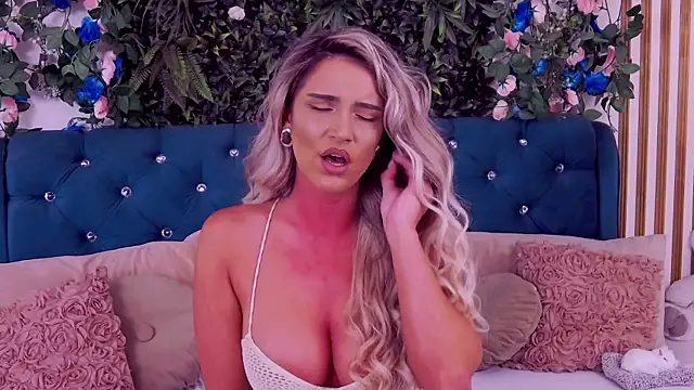 צ'אט XXX בשידור חי של CherryMuse_