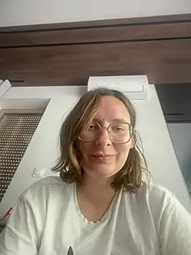 הופעת וובקאם של The_Snowwhitee
