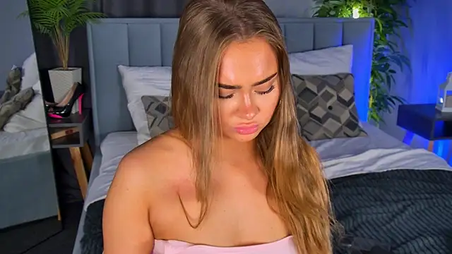 XXX chat uživo modela MonicaWestt