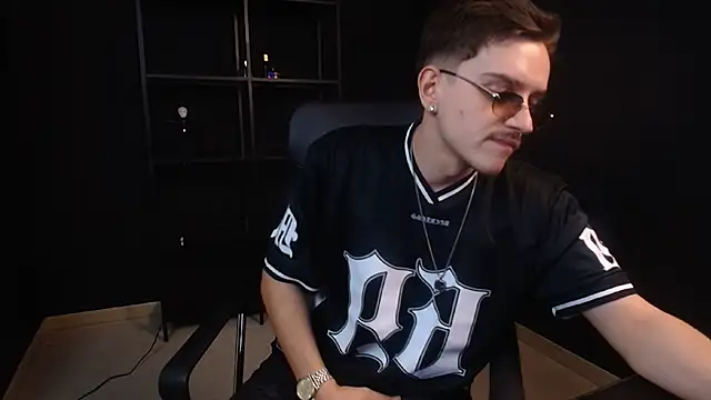 FelixStarkk 라이브 XXX 채팅
