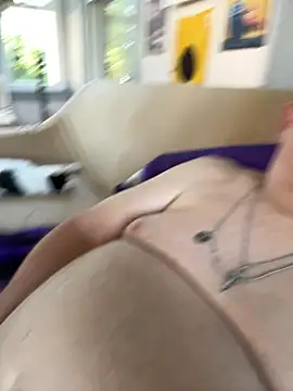 CharlieWeaver22 élő XXX-chatje