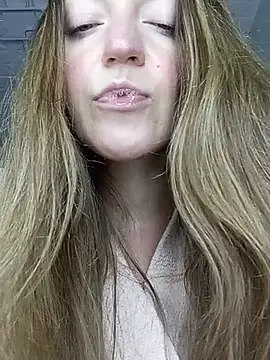 KattyLuuu Adlı Modelin Canlı XXX Sohbeti