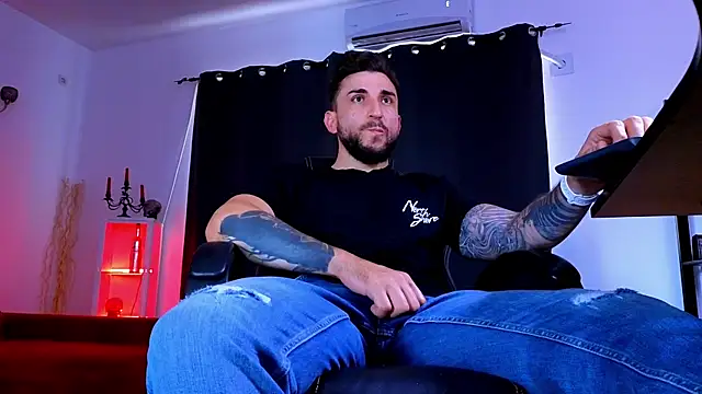 MightyAaron66 Live XXX Chat