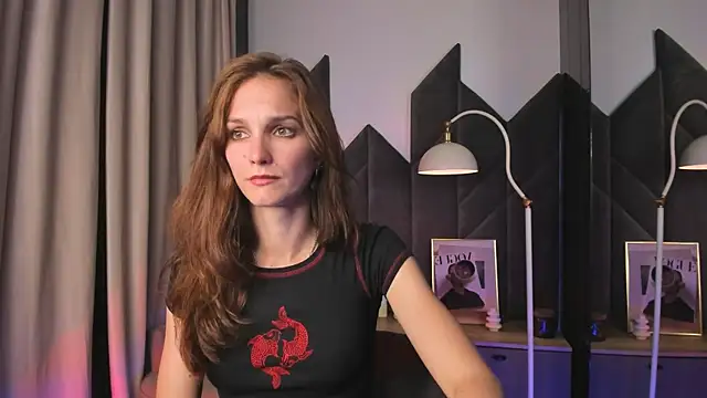 MirandaGlow's Live XXX Chat