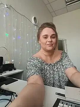 Juicy_PeachLux Chat XXX live