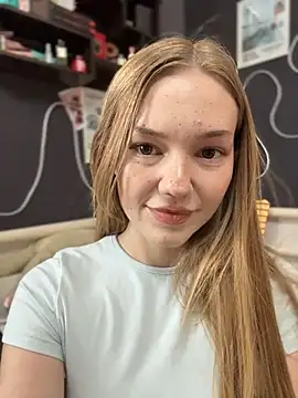Chat +18 de MilaMoone ao vivo
