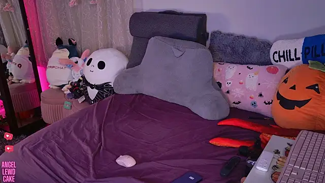 Chat XXX en directo de Angel-Lewd-Cake