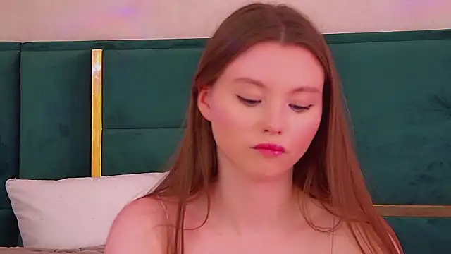 Chat XXX en directo de KeiraAsti