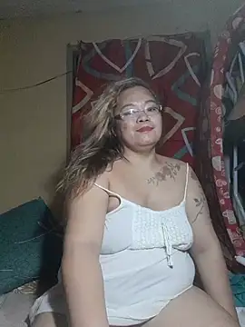 loriepinay46's Live XXX Chat