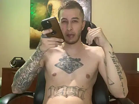 JuicyJoshy's Live XXX Chat
