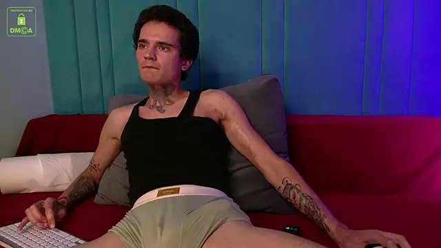 FlynnStone live XXX chat