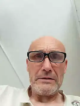 צ'אט XXX בשידור חי של tino66