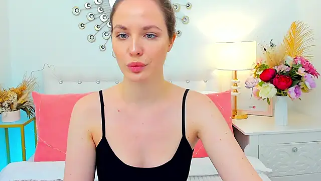 MonaRicci Chat XXX in diretta