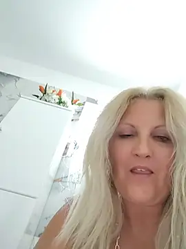 Divineblond 现场XXX聊天