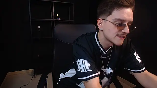 FelixStarkk 现场XXX聊天