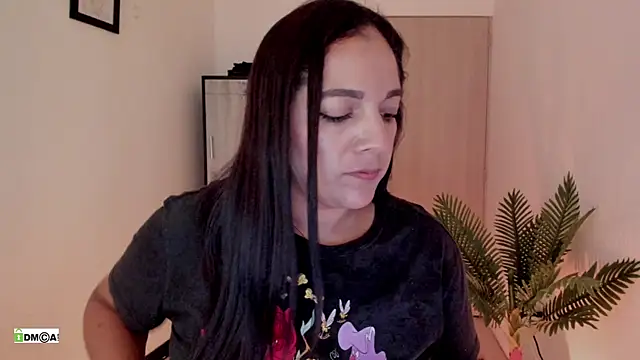 Chat +18 de urcute_kitten ao vivo