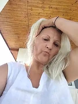 Divineblondn Live XXX chat