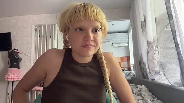 Chat XXX en directo de FreedaDeloach