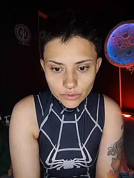 XXX chat uživo modela girl_intense444