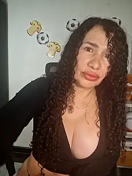 Lina_444 Chat XXX in diretta