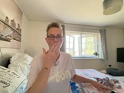 Curvy-Jinx élő XXX-chatje