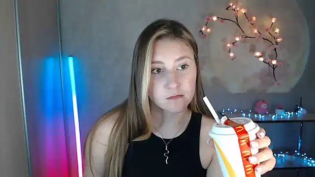 Milka_kamila Adlı Modelin Canlı XXX Sohbeti