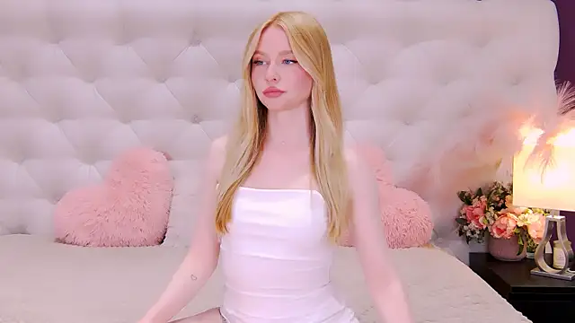 RheaSky's Live XXX Chat