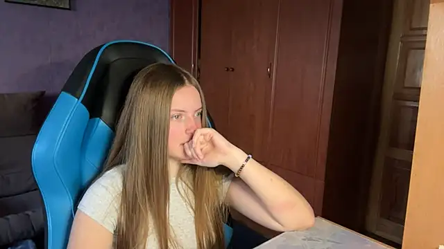 SilkSinner_'s Live XXX Chat