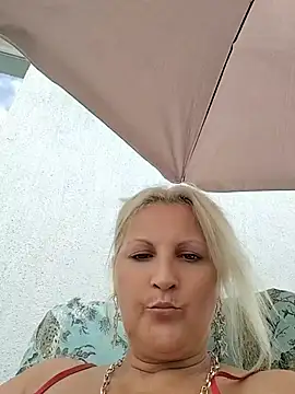 Divineblond Adlı Modelin Canlı XXX Sohbeti