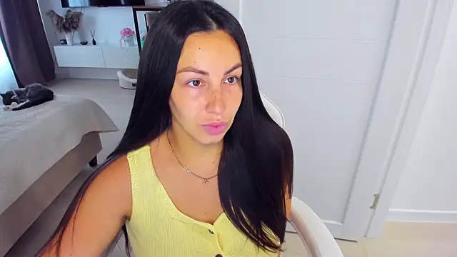 AvisFlowers Adlı Modelin Canlı XXX Sohbeti