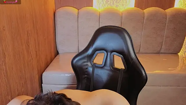 XXX chat uživo modela karim_v_v