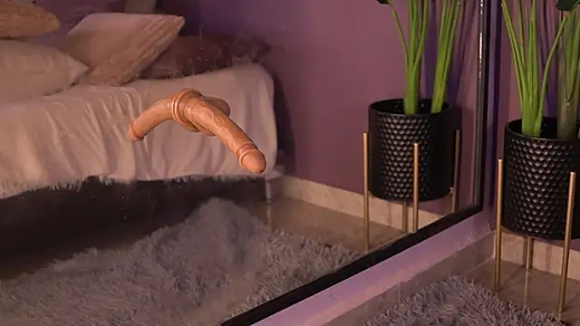 IzzyWild Adlı Modelin Canlı XXX Sohbeti