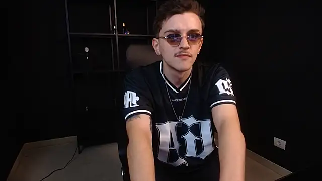 FelixStarkk Adlı Modelin Canlı XXX Sohbeti