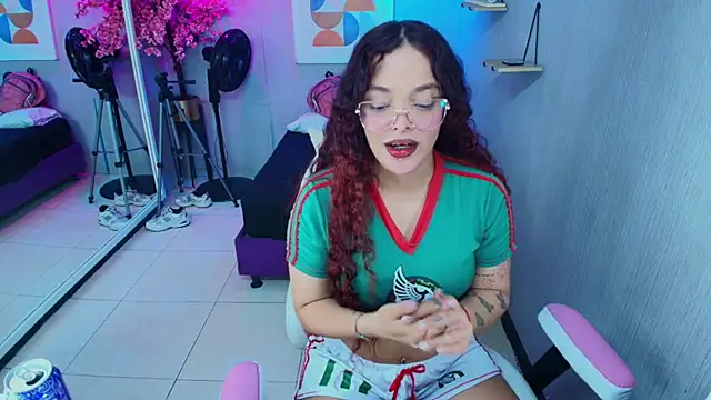 Maggy_t18's Live XXX Chat