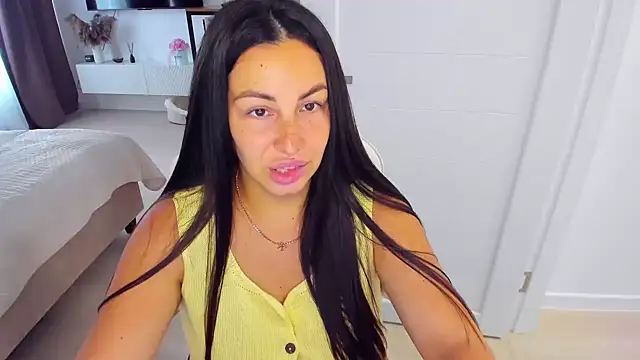 AvisFlowers Adlı Modelin Canlı XXX Sohbeti