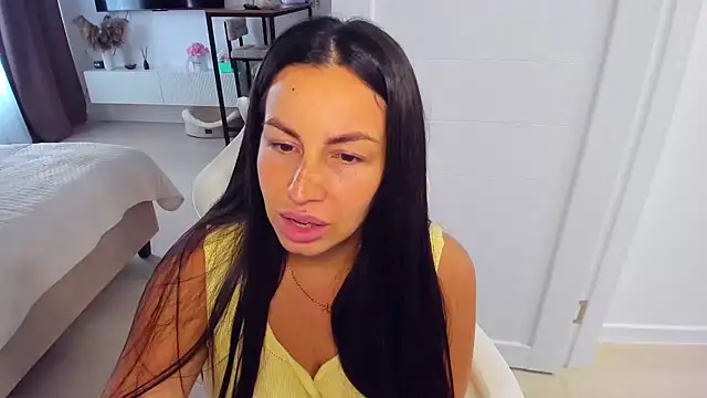 AvisFlowers Adlı Modelin Canlı XXX Sohbeti