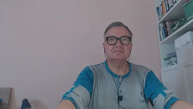 YOU6me élő XXX-chatje